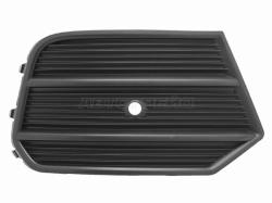 Решетка в бампер Audi Q3 14-17 (Справа/ Под сонары(парктроники))